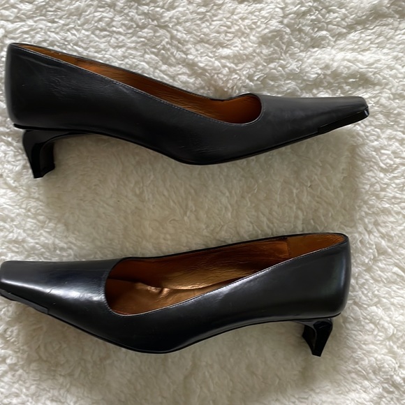 DKNY Leather Sean-40MM Pump In Black Size-8 1/2 NWT - Picture 5 of 14